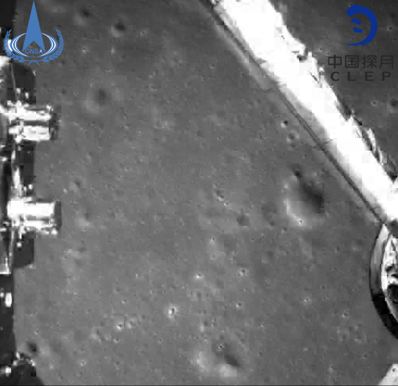 Una de las imágenes que tomó la sonda espacial china en la cara oculta de la Luna. 