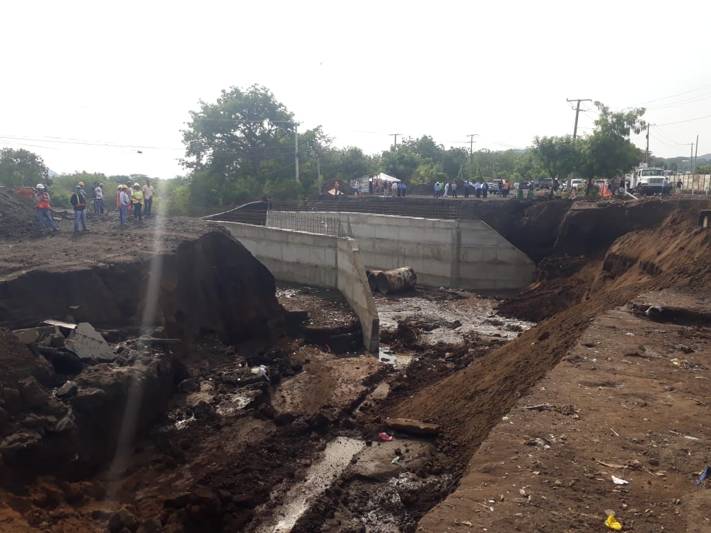 Puente Saratoga colapsó por las fuertes lluvias. 