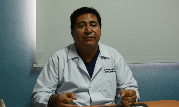 Neri Olivas, Médico Internista.