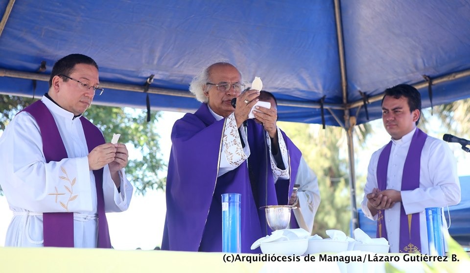 Cardenal Brenes durante la misa ofrecida a los fieles difuntos.