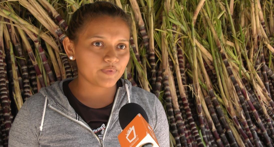 Josseling Suazo, vendedora de caña