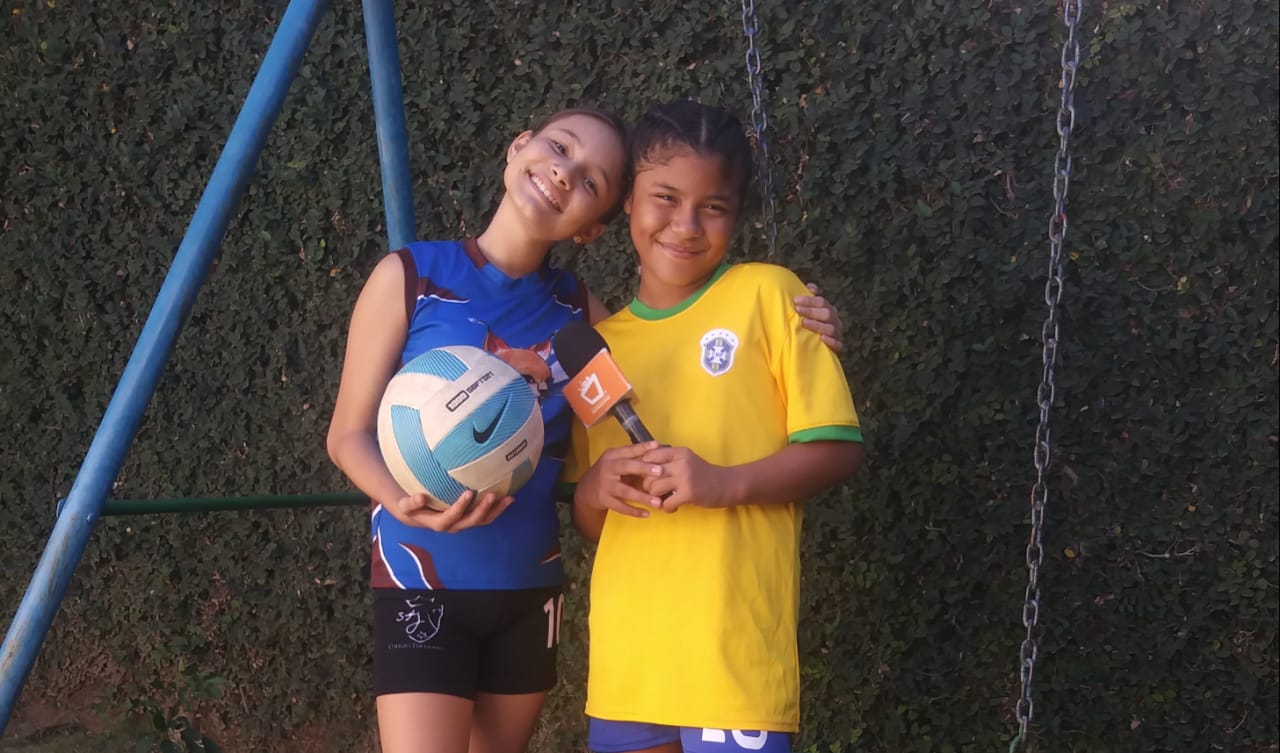 Mara Gabriela Schaffer junto a Camila Soza, presentadora de Niños Cámara Acción
