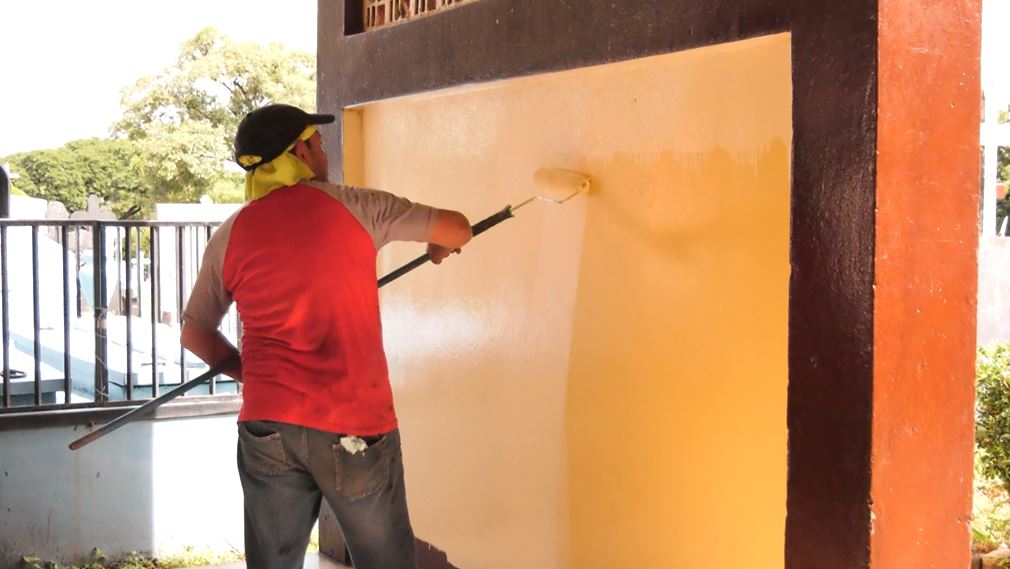 Municipalidad ejecuta una jornada de limpieza en cementerios