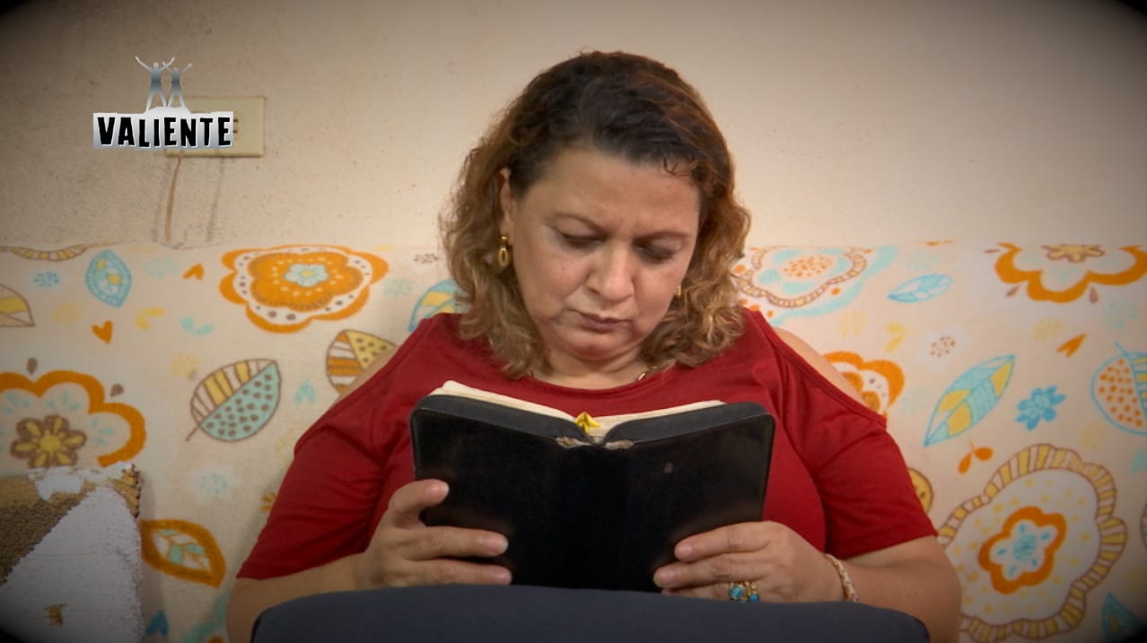 Luz Marina evangeliza desde su casa como testimonio de vida 