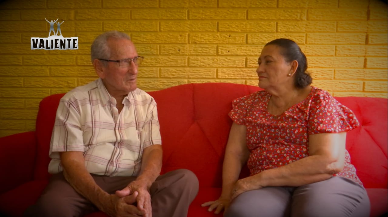Doña Sonia con su hermano Manuel en una casa de habitación en Managua 