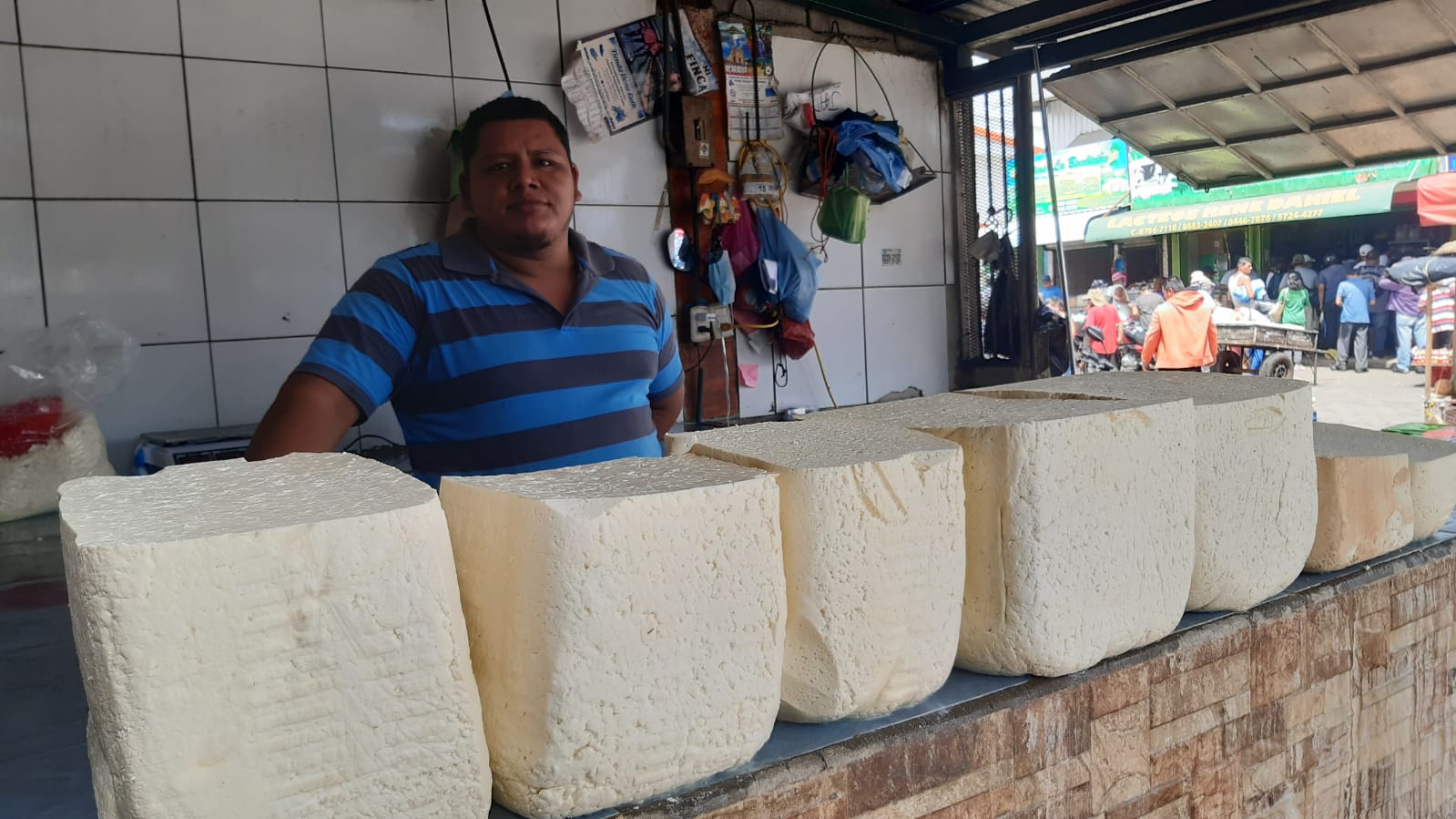 Comerciante de queso Orlando Zambrana. Foto/ Walkiria Chavarria