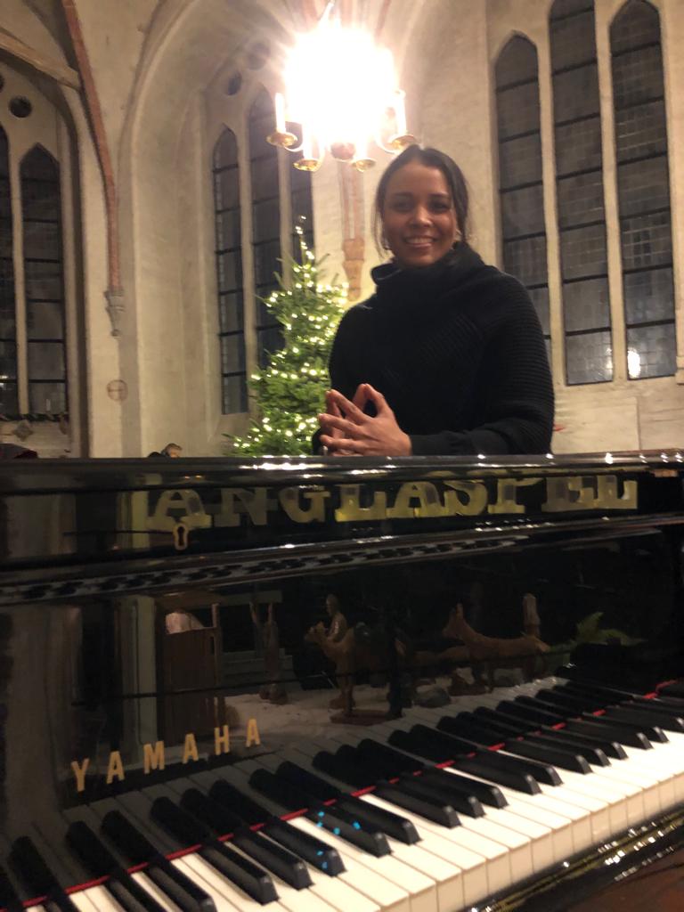 Espinal tocando un concierto en Suecia. 