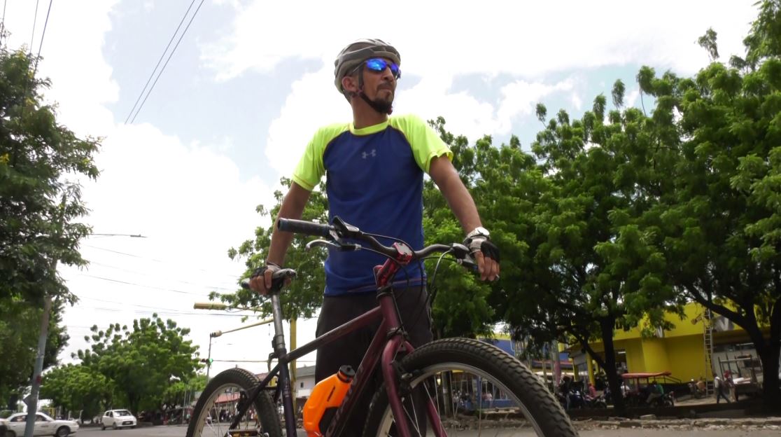 Juan Medina hace uso recurrente de la Pista San Juan Pablo II en Managua. / Lorenzo Vega.