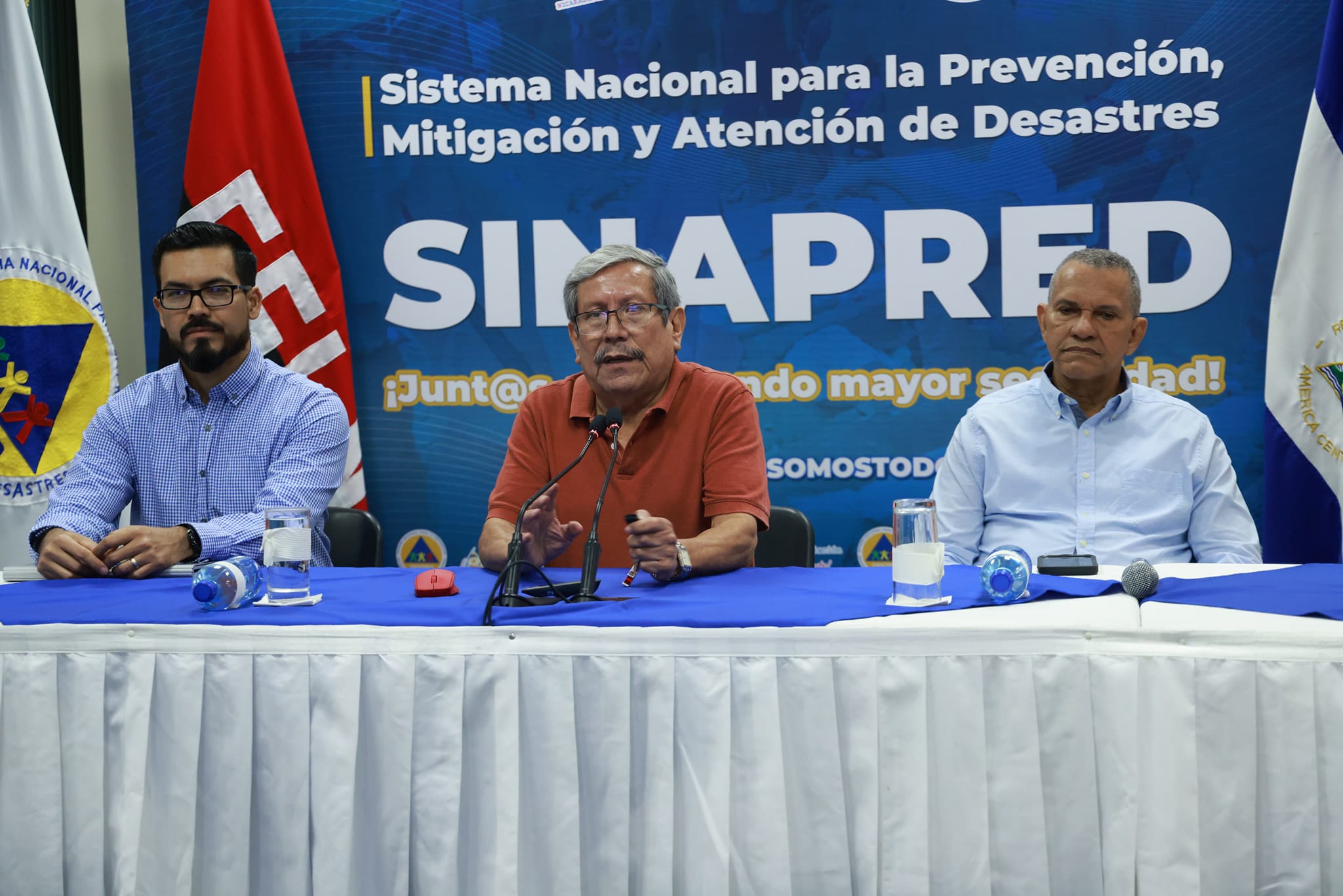 Al centro, Guillermo González, ministro-director del Sinapred. Foto: Sinapred