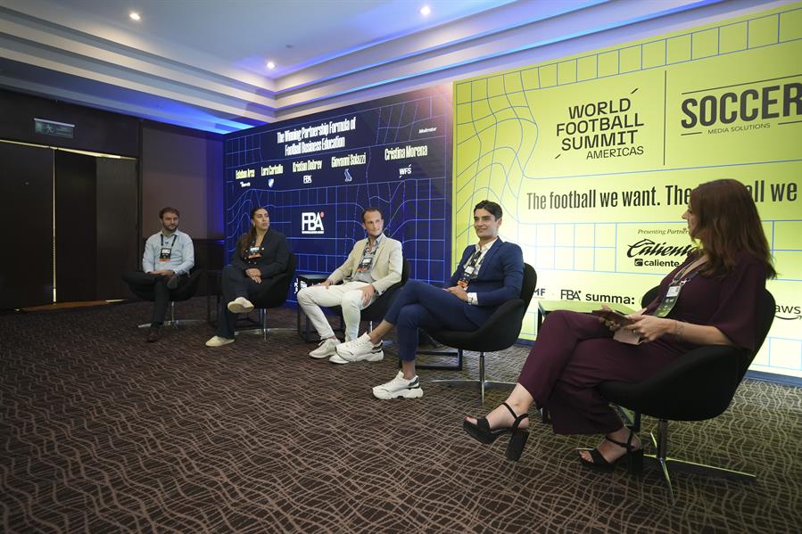 Imagen del panel organizado por The Football Business Academy (FBA) en el World Football Summit Americas, en Ciudad de México./ EFE