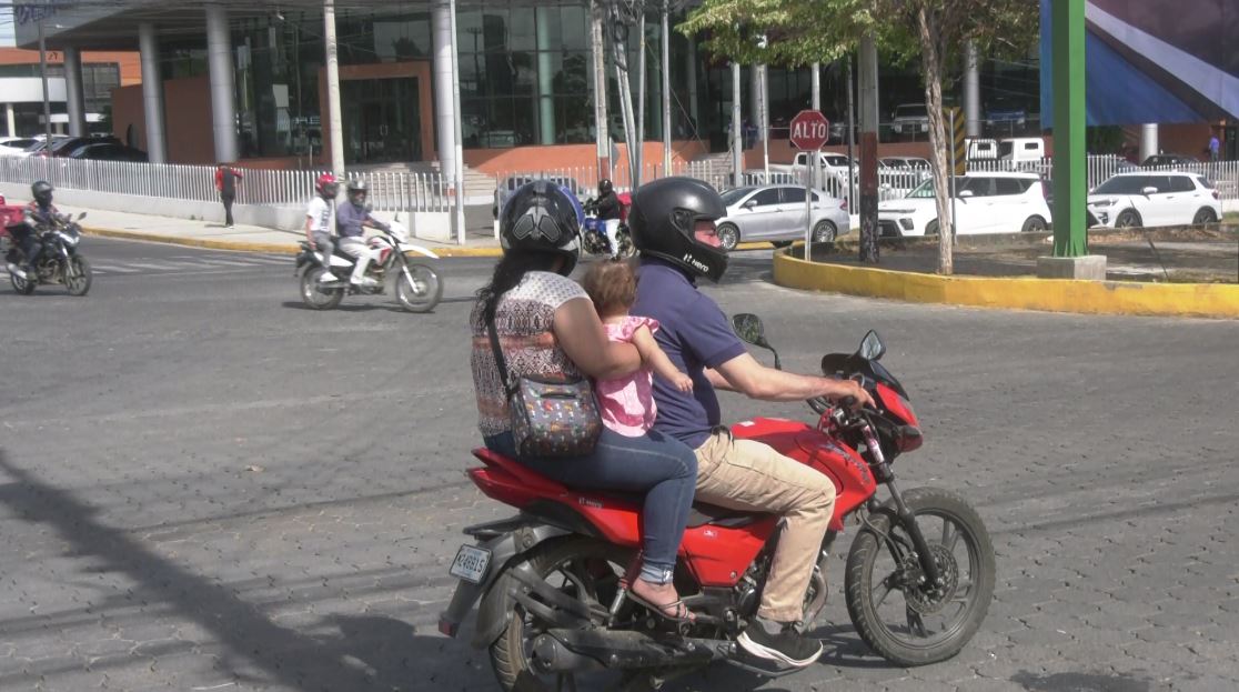 Conducir con niños menores de 8 años abordo