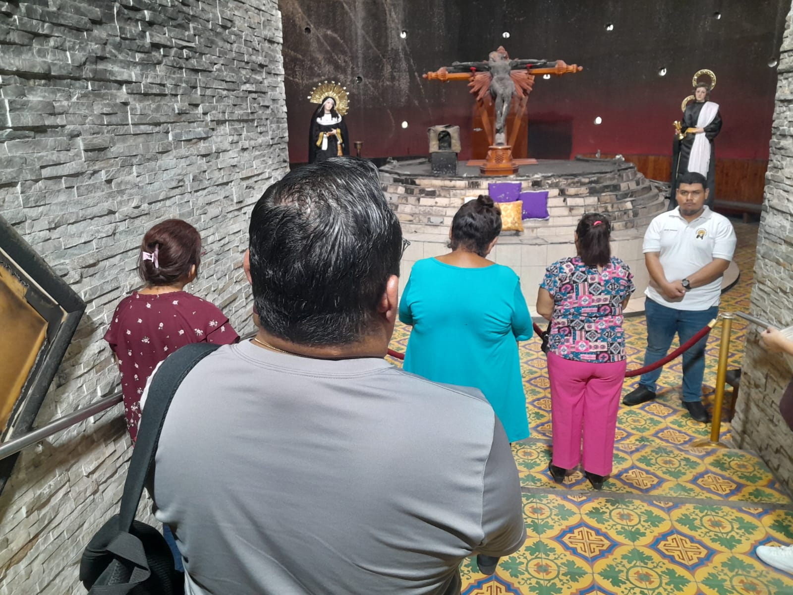 Fieles católicos en jornada de oración en la Catedral Metropolitana de Managua
